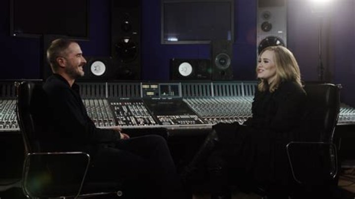 Zane Lowe chats to Adele.