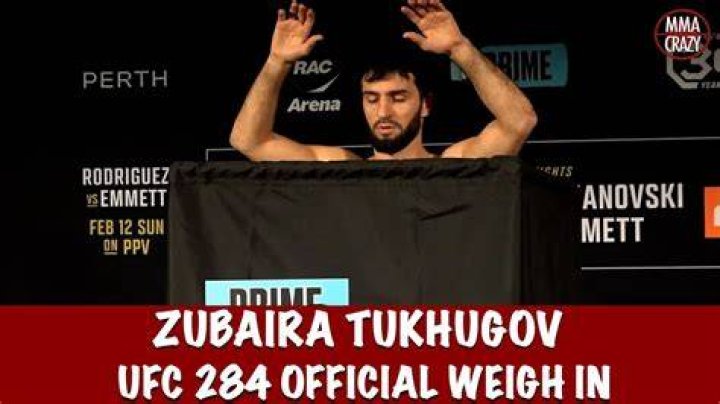 Zubaira Tukhugov, left, missed weight for his UFC 253 bout against Hakeem Dawodu. Photo / Getty Images