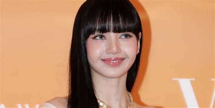 モード界からも厚い支持！　BLACKPINKのリサについて知っておくべき8つのこと｜ハーパーズ バザー（Harper's BAZAAR）公式